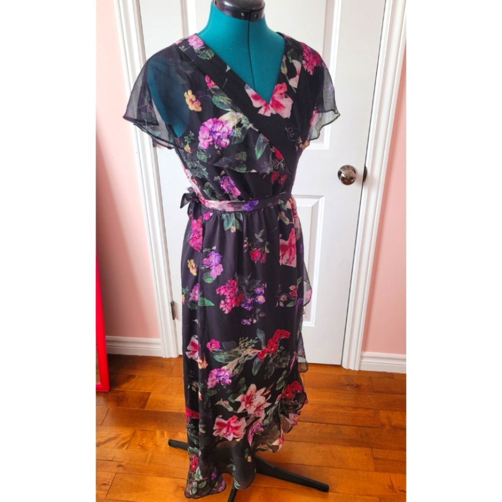 RW & co floral wrap dress! Small